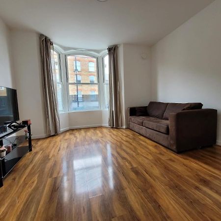 Stunning 1 Bedroom Apartment In Londres Extérieur photo