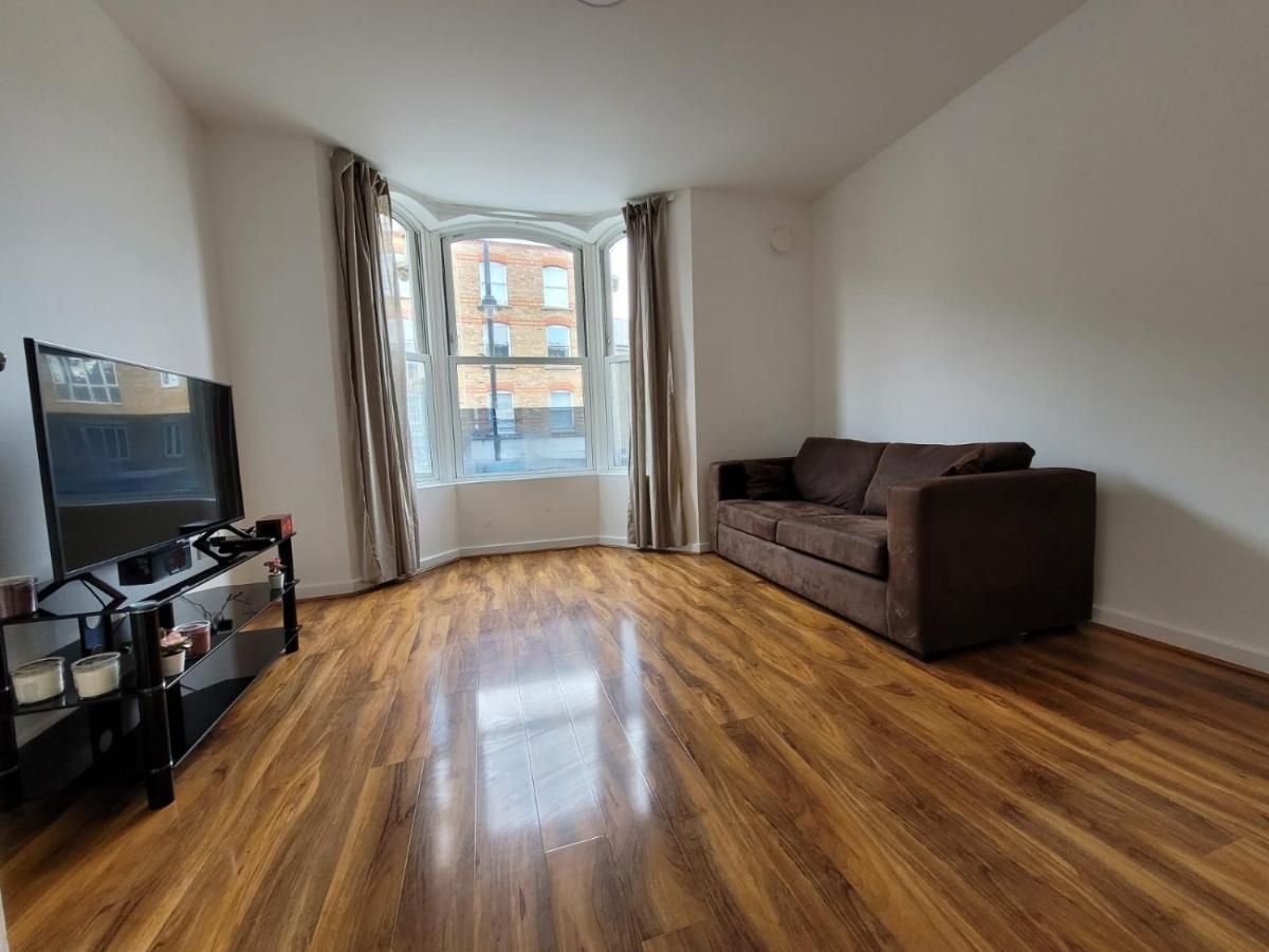 Stunning 1 Bedroom Apartment In Londres Extérieur photo